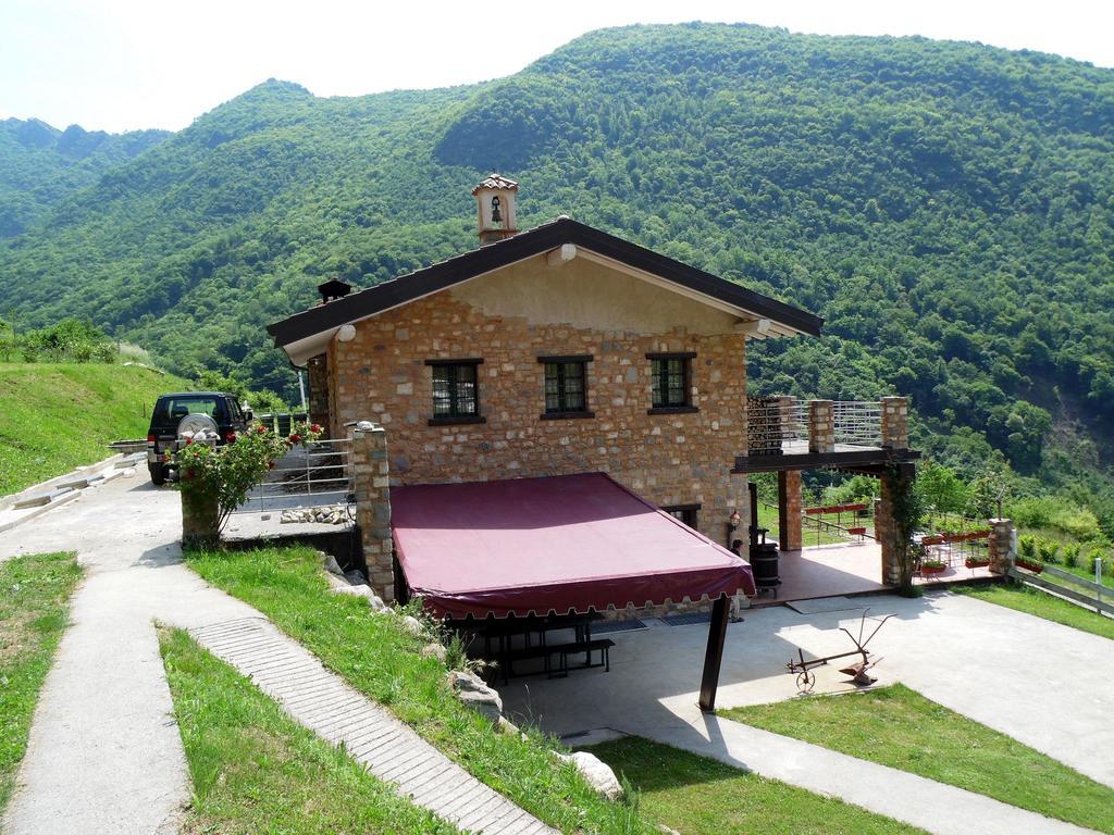 Villa Beautiful Chalet With Swimming Pool In Lombardy Marone Exterior foto