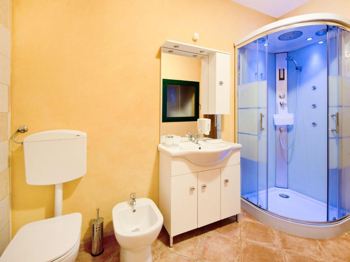 Villa Beautiful Chalet With Swimming Pool In Lombardy Marone Exterior foto