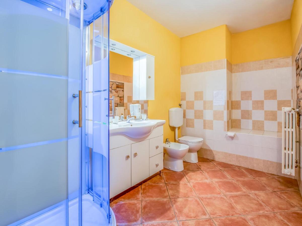 Villa Beautiful Chalet With Swimming Pool In Lombardy Marone Exterior foto